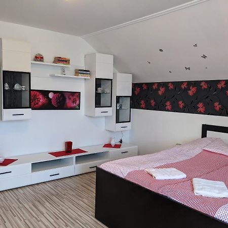 Pivnicka Pod Cachtickym Hradom Hotel Čachtice Exterior foto